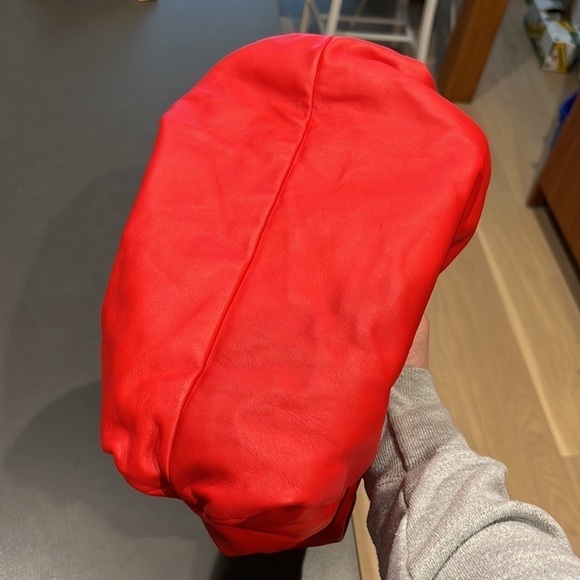 Bottega Veneta | The Medium Shoulder Pouch in Red Leather - Picture 9 of 11